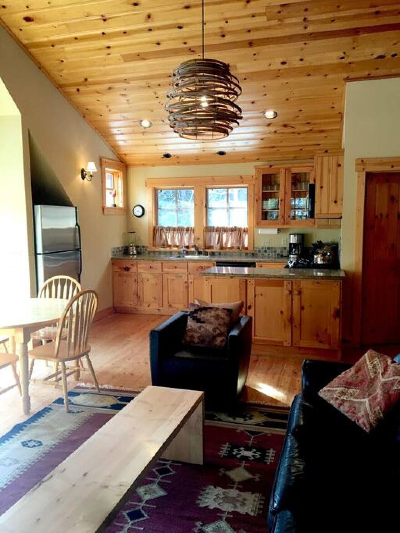 Sierra View Apt · Sunny and Cozy Lake Forest Beach Cabin