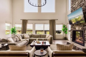 Smart TV, caminetto, studio