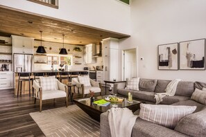 Smart TV, caminetto, studio