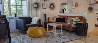 Charming Fox Cottage w/ Wood Burning Fireplace
