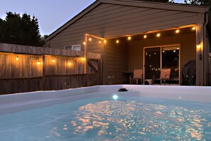 Tina de hidromasaje al aire libre