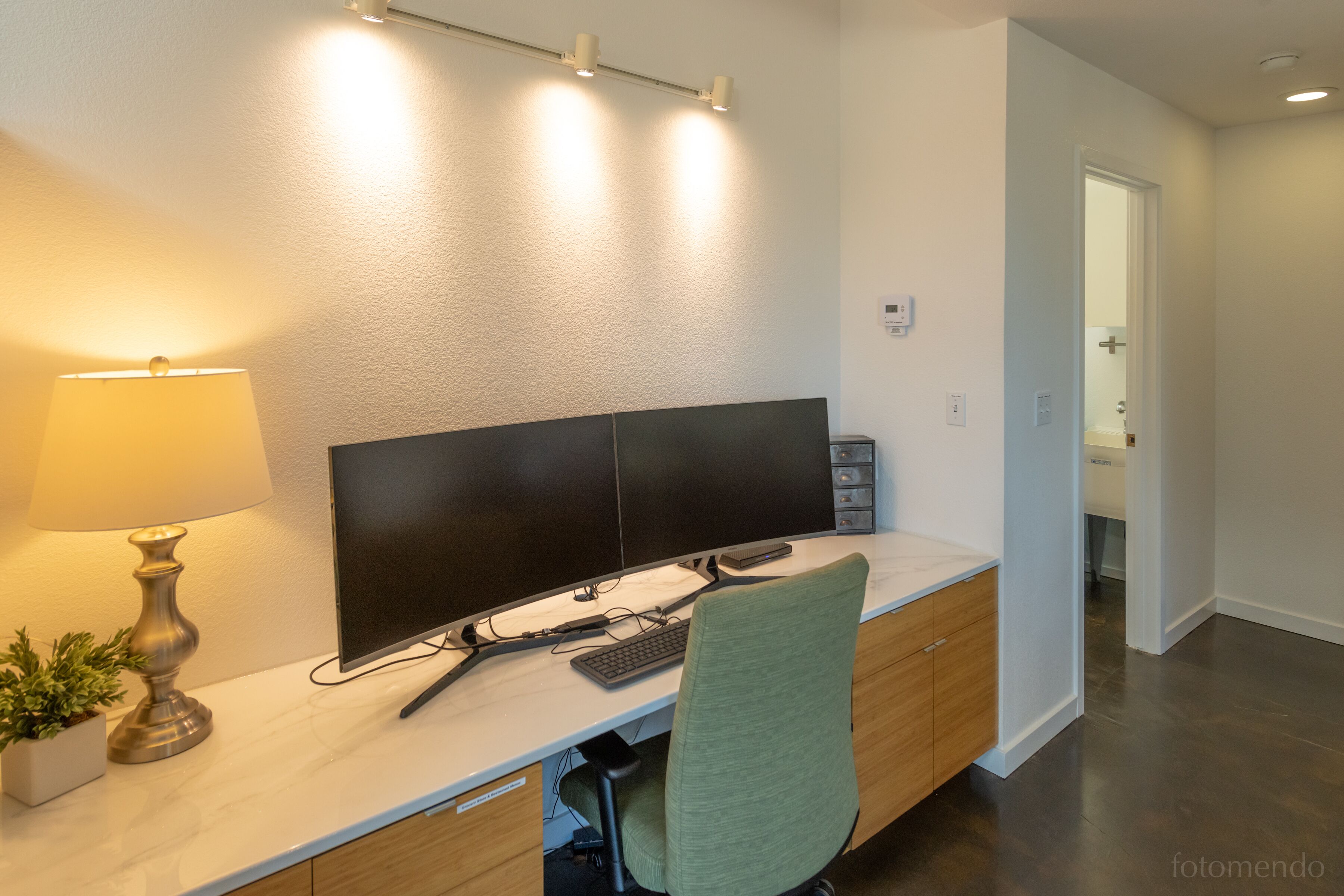 Hot Tub/2 King Beds/Coffee Bar/Free EV Charger - Family & Infant Friendly