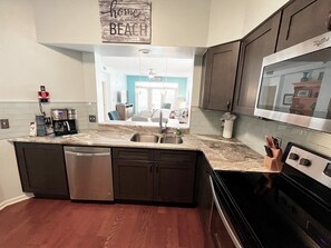 Kühlschrank, Mikrowelle, Ofen, Geschirrspüler