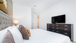 6 bedrooms, desk, iron/ironing board, free WiFi