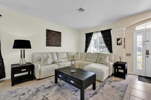TV, DVD player, mesa de pingue-pongue