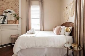 3 chambres, coffres-forts dans les chambres, fer et planche à repasser