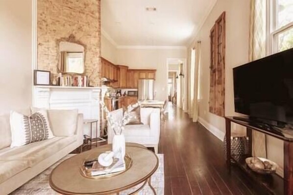 TV - Elegance on Magazine St., as seen on HGTV, Elegance on Magazine St. as seen on HGTV (New Orleans)