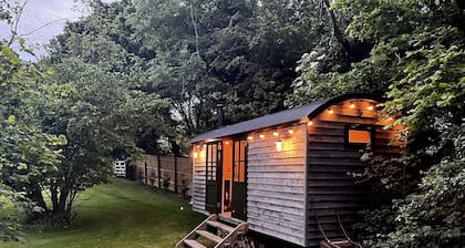 The Crooked Gate - Luxury Romantic Getaway