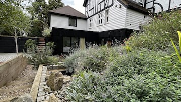 Luxury Apartment, Ensuite (The Garden Hideaway) | Exterior