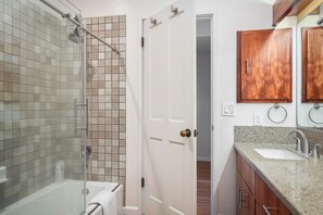 Douche, séchoir à cheveux