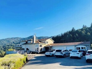 Exterior - Cheerful, Private, Large Villa with Gorgeous View (Saratoga)