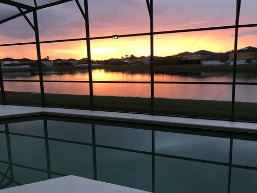 Family friendly,Private Pool ,Golf, Pet Friendly,10 minutes to Orlando airport