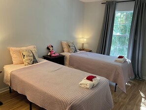 4 bedrooms, in-room safe, desk, iron/ironing board