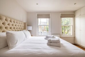 3 slaapkamers, een strijkplank/strijkijzer, reisbedje, gratis wifi