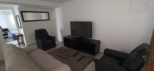 Smart TV, table tennis