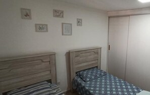 2 bedrooms, desk, iron/ironing board, WiFi