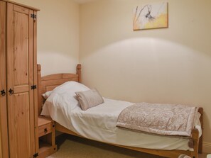 1 bedroom, free WiFi, bed sheets - South Wing Coldharbour Park Farm (Liss)