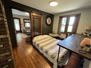 3 bedrooms, desk, iron/ironing board, free WiFi