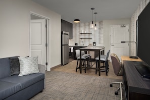 Deluxe Suite, 1 King Bed with Sofa bed | Bed sheets - Residence Inn by Marriott Portland Clackamas (Clackamas)