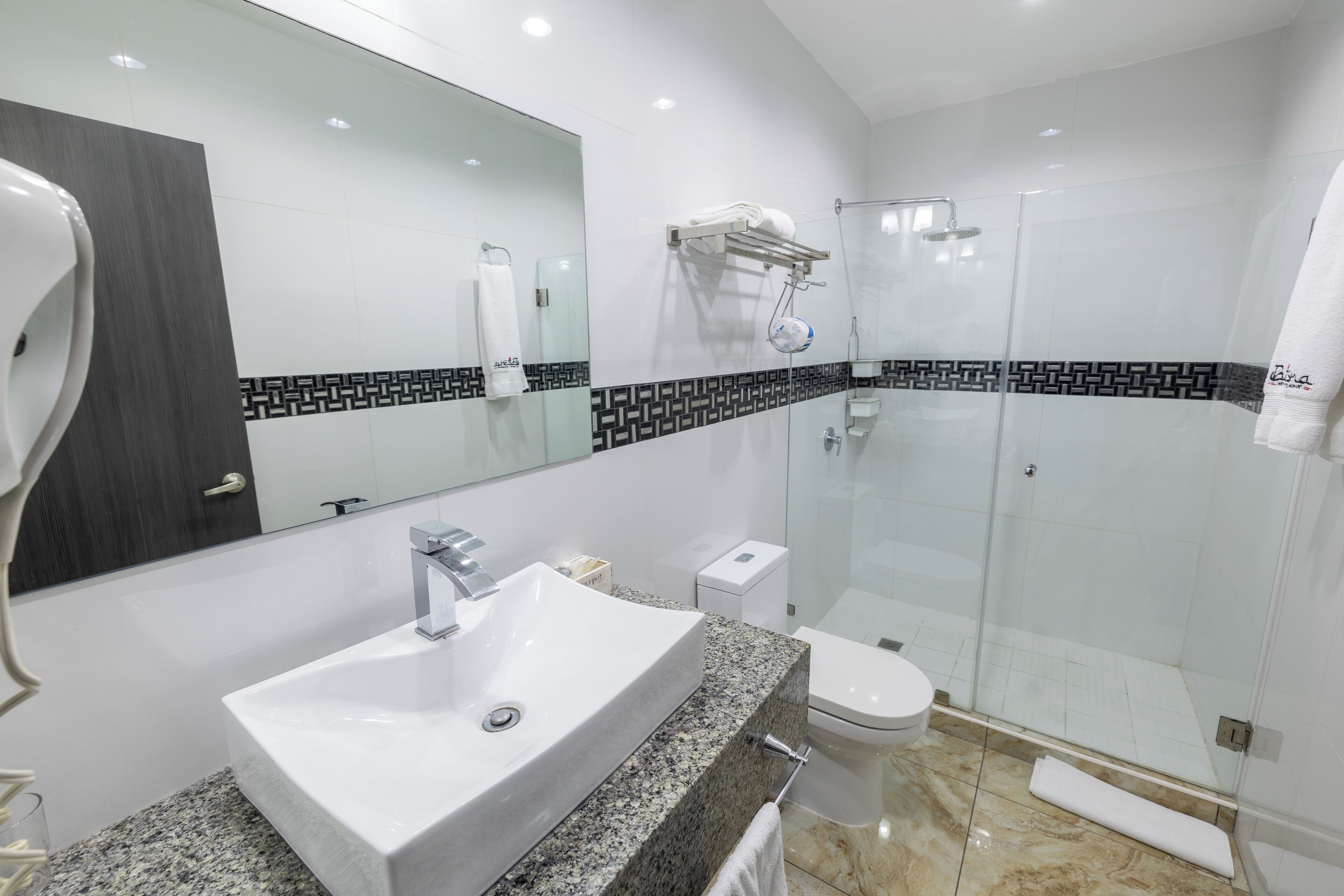 Foto - Basha Hotel & Restaurant