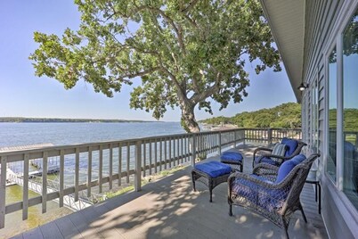 South Grand Lakefront w/ Hot Tub, Dock & Game Room