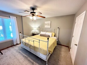 5 bedrooms, desk, iron/ironing board, travel cot