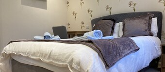 Spacious Detached Bungalow With Ample Parking