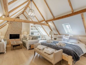 5 bedrooms, free WiFi, bed sheets