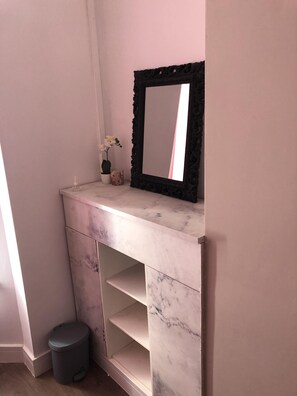 Habitación doble clásica, baño compartido | Imagen general