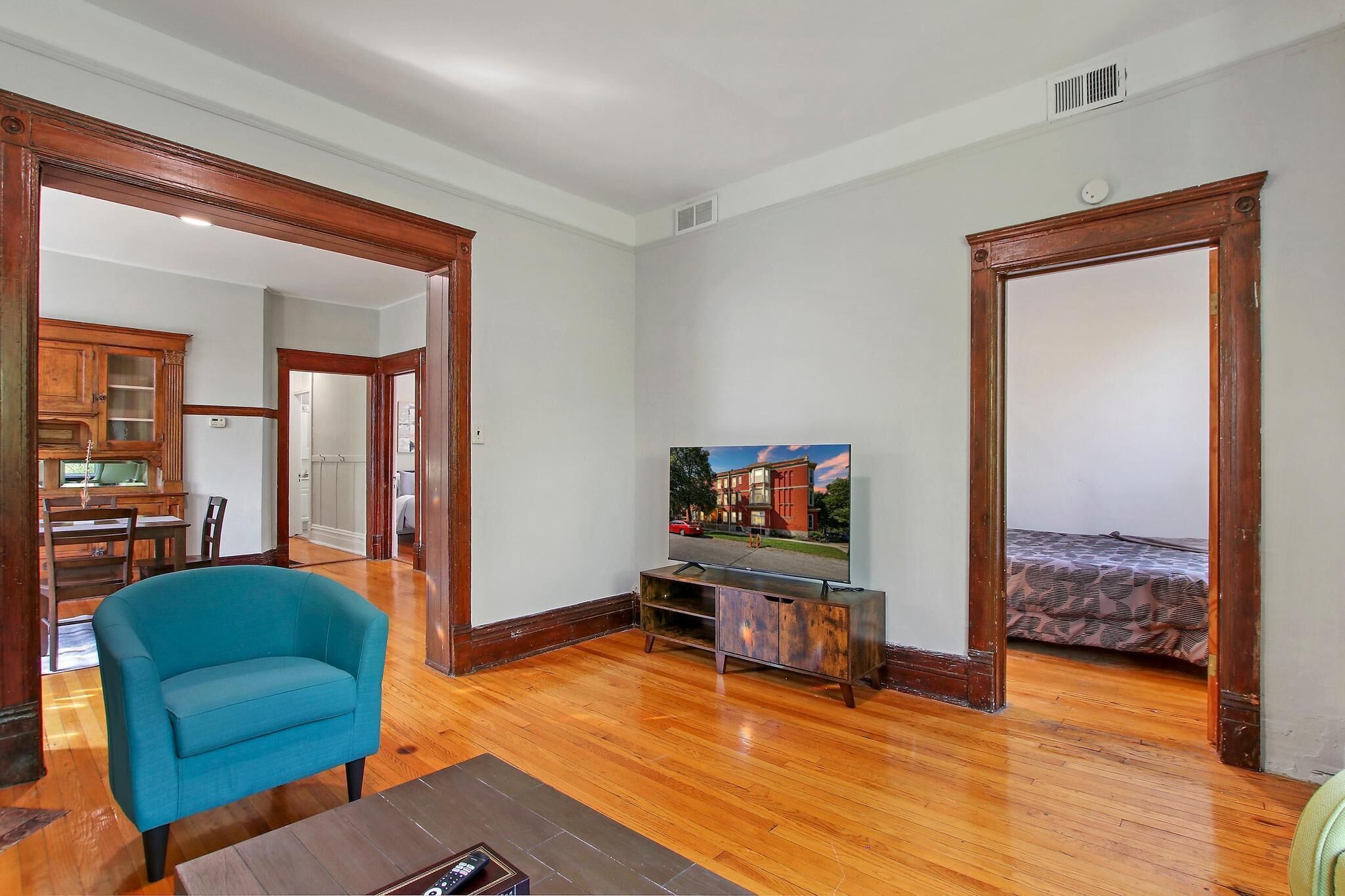 Homey|Vintage|2BR Uptown