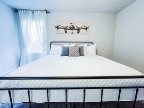 3 bedrooms, iron/ironing board, WiFi, bed sheets