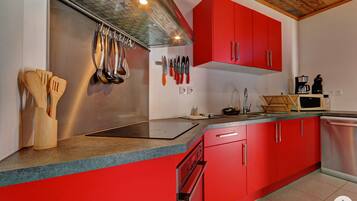 雪櫃、微波爐、焗爐、爐具