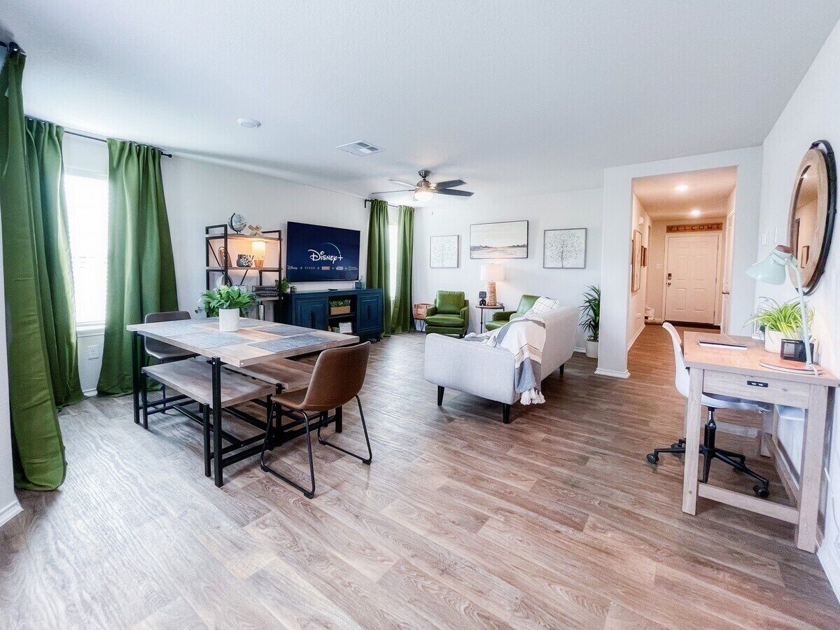 TV, bøker og kontorer