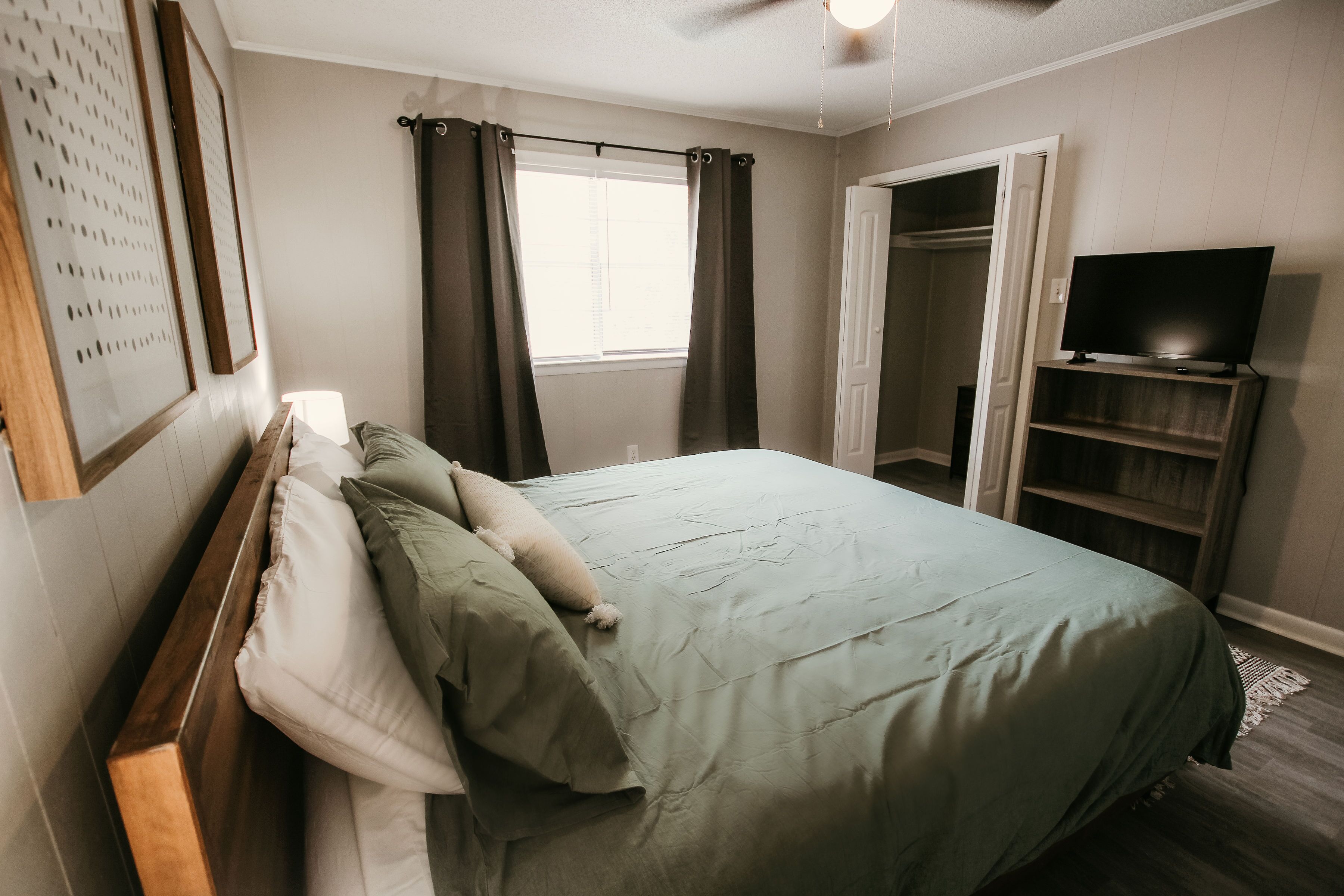 Delightful 2 Bedroom Minutes from the Parade Route