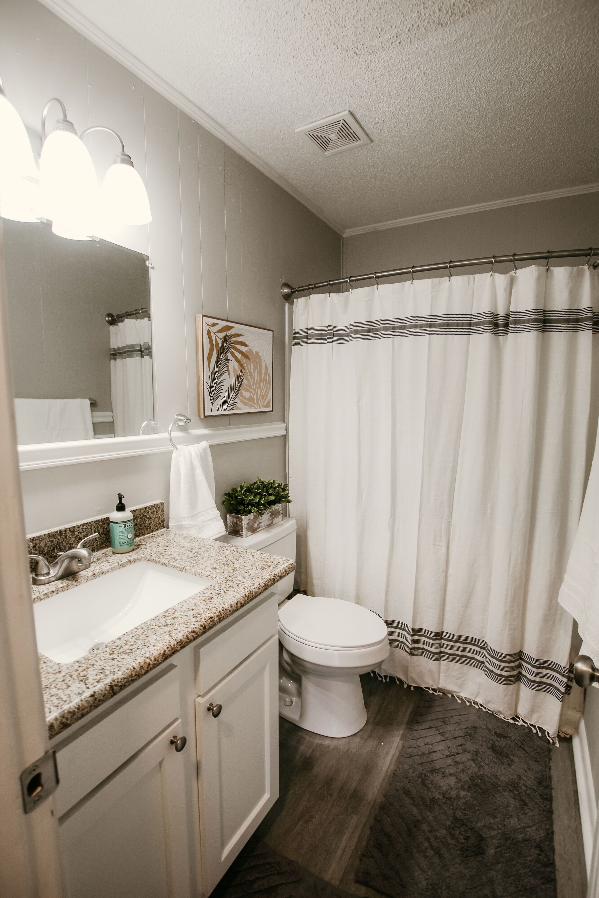 Delightful 2 Bedroom Minutes from the Parade Route