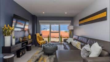 Een smart-tv en een stereo