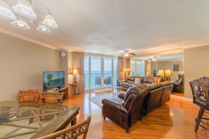 TV a schermo piatto, lettore DVD, stampante