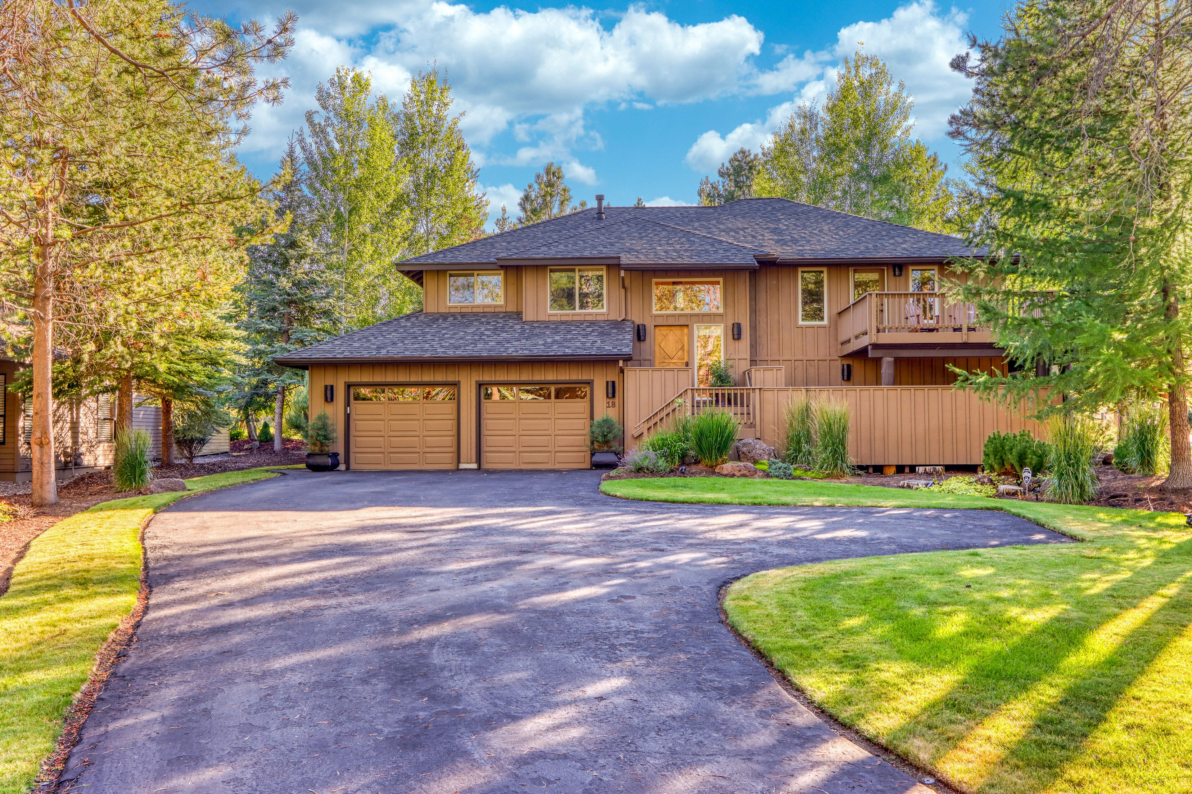 Lovely home with pool, hot tub, sauna, balcony, & washer/dryer