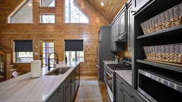 Frigorífic, microones, forn i placa de cuina