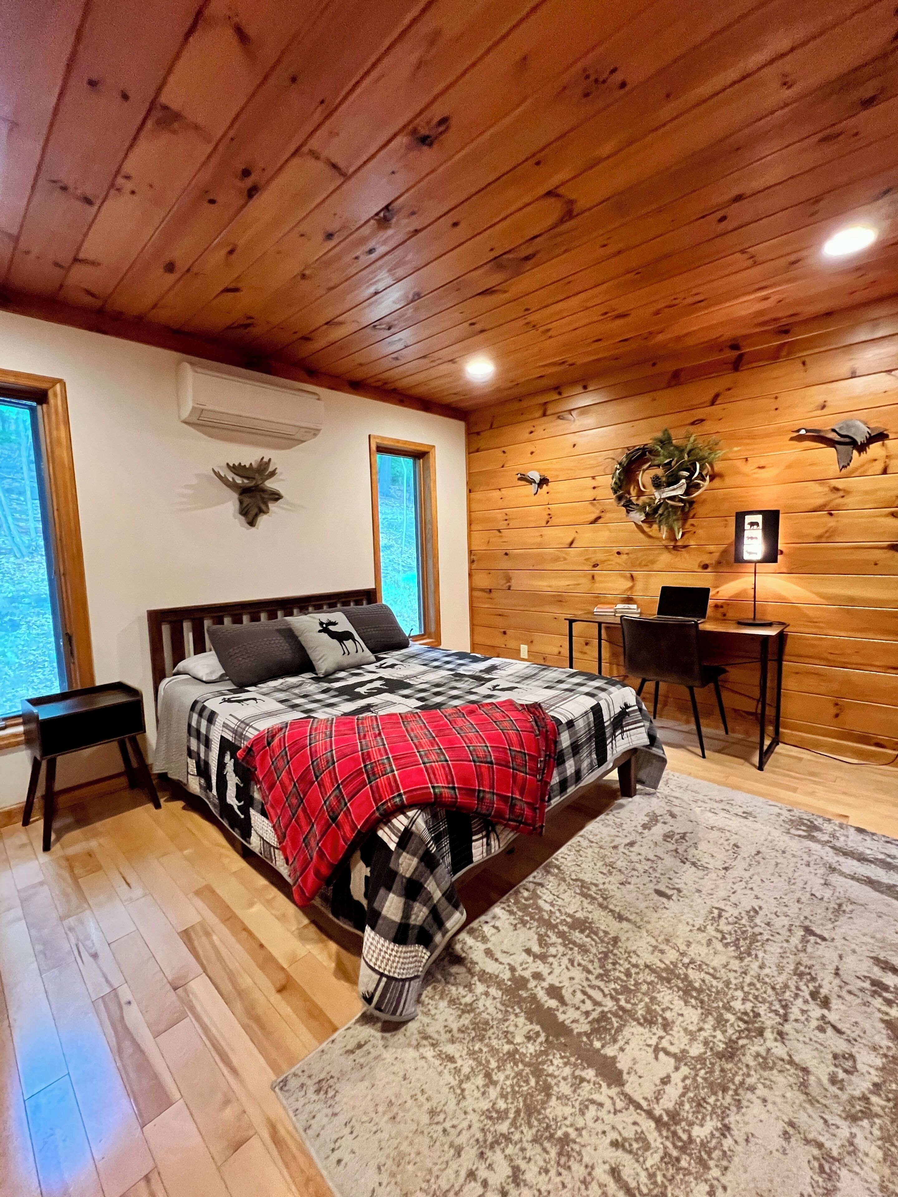 3 chambres, bureau, fer et planche à repasser, lit parapluie