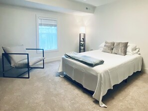 5 bedrooms, desk, iron/ironing board, free WiFi