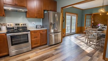 冰箱、微波炉、烤箱、炉灶