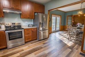 Fridge, microwave, oven, stovetop - Private Farm. Located between New River Gorge and Summersville Lake. (Mount Lookout)