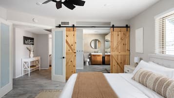 3 bedrooms, desk, iron/ironing board, free WiFi