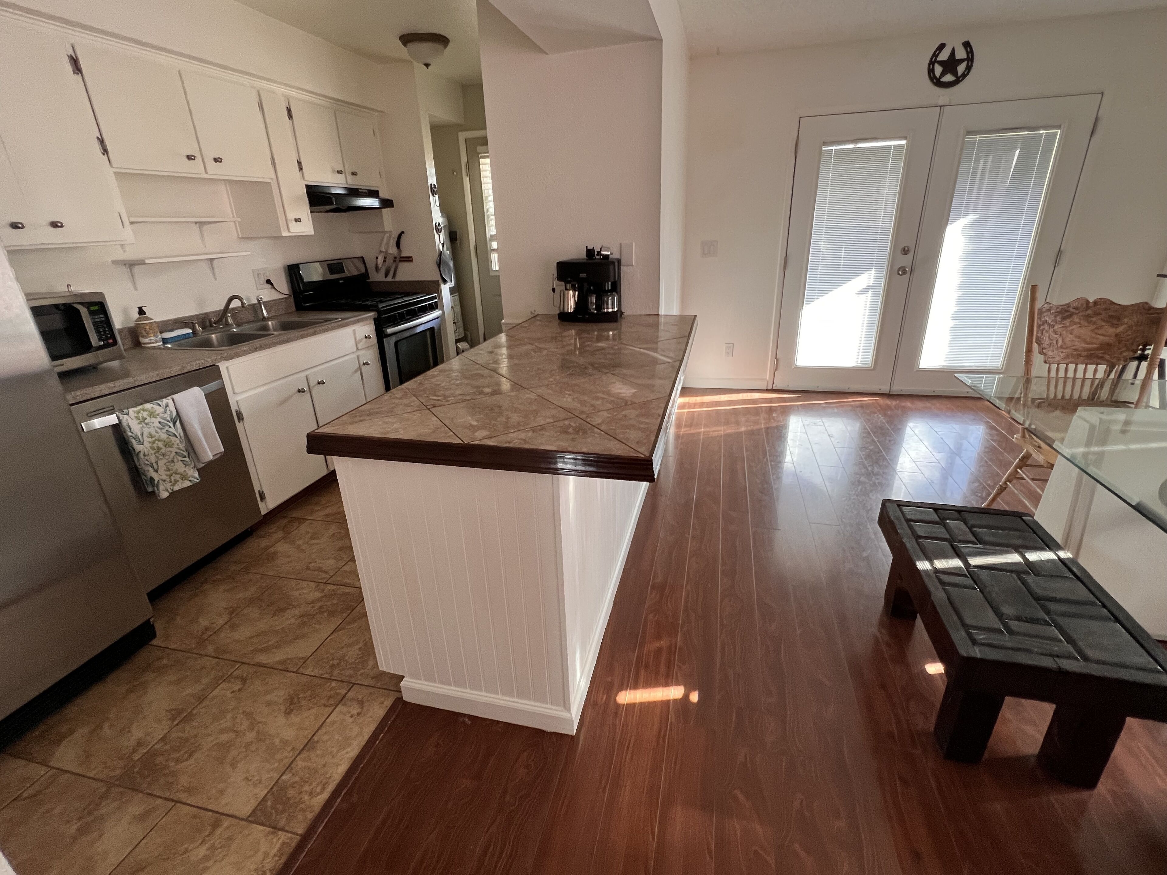 Southwestern charm - minutes from everything including the town too tough to die