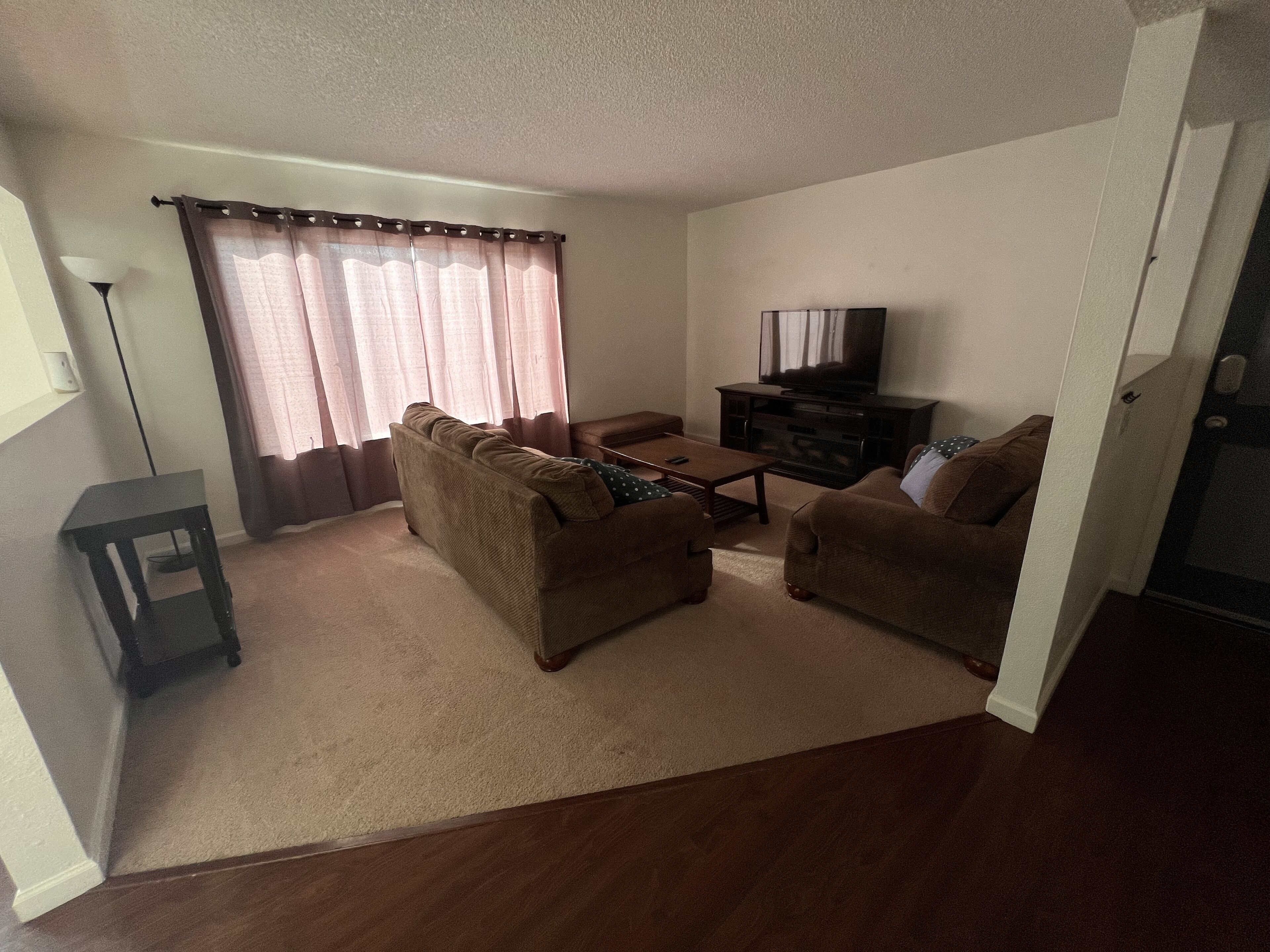 Southwestern charm - minutes from everything including the town too tough to die