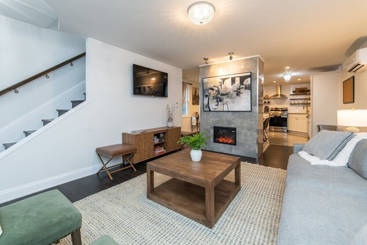 Stay in a newly renovated home in the heart of Dtown Lexington