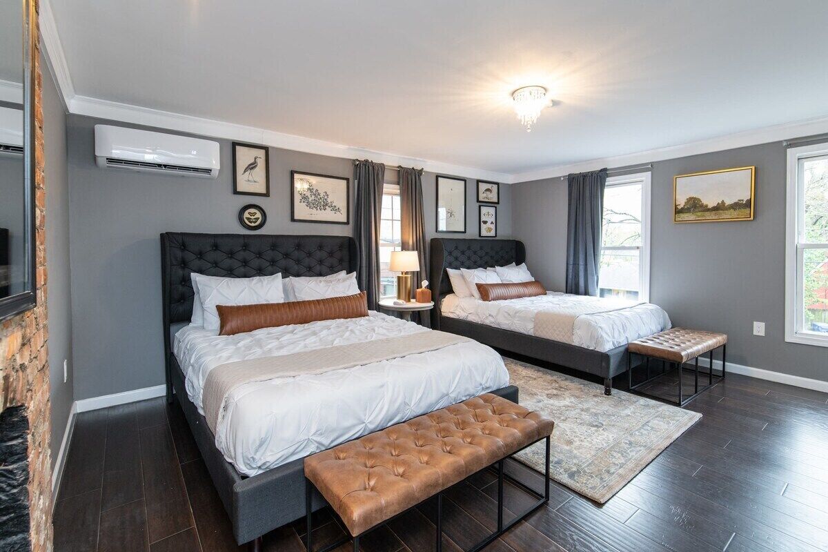 Stay in a newly renovated home in the heart of Dtown Lexington