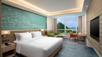 Business Room, 1 King Bed, Non Smoking | Minibar, free WiFi, bed sheets