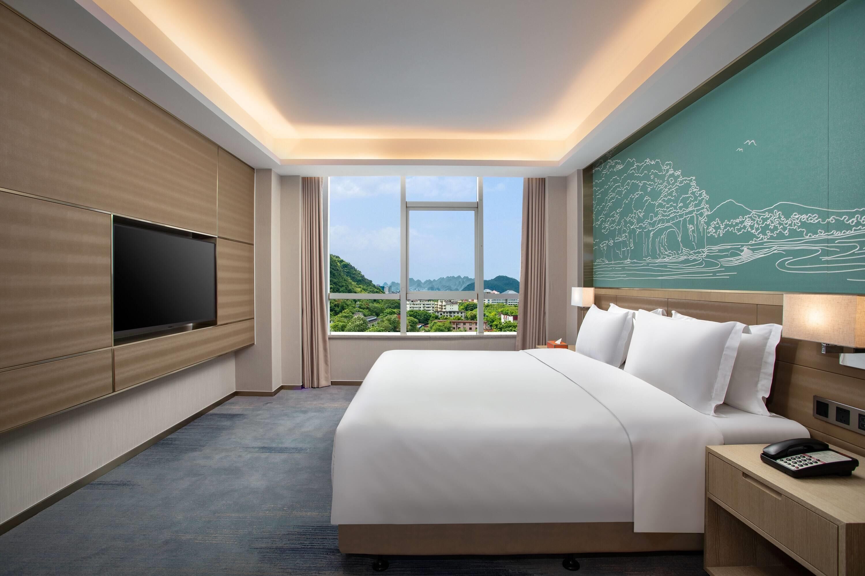 Minibar, free WiFi, bed sheets